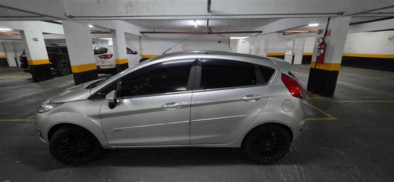 FORD FIESTA 1.6 TITANIUM HATCH 16V FLEX 4P POWERSHIFT FORD FIESTA 1.6 TITANIUM HATCH 16V FLEX 4P POWERSHIFT